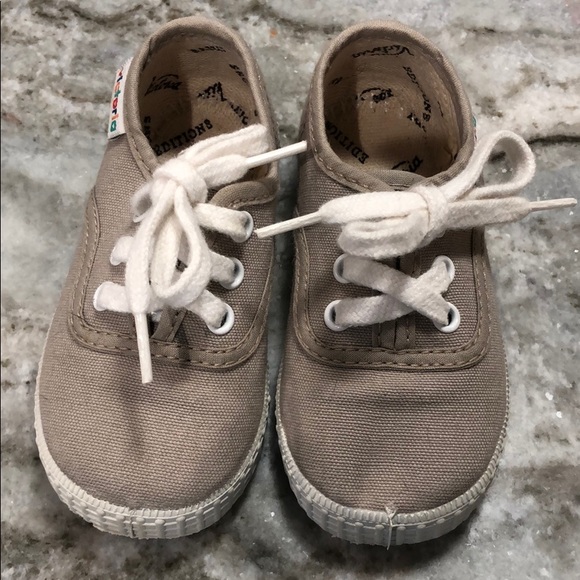 Other - Victoria toddler beige canvas shoes